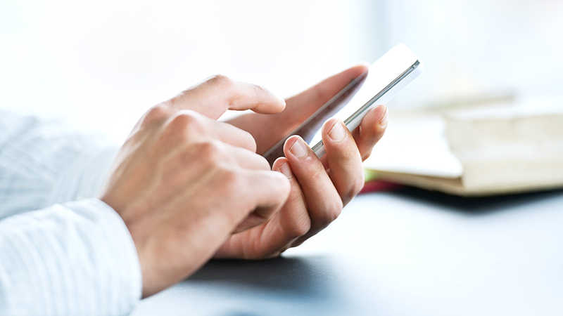 Om de afaceri la telefon